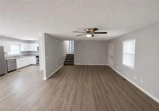Photo 3 of Single family home for sale at 17 Winchester Dr, Euharlee, GA 30145 | MLS# 7828895 | Listing updated on 2026-09-11