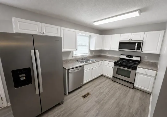 Photo 4 of Single family home for sale at 17 Winchester Dr, Euharlee, GA 30145 | MLS# 7828895 | Listing updated on 2026-09-11