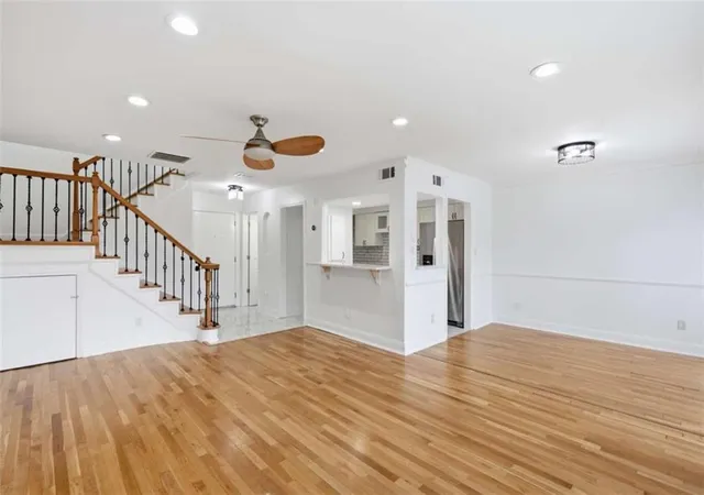 Photo 2 of Townhouse for sale at 6980 Roswell Rd #K4, Sandy Springs, GA 30328 | MLS# 7818313 | Listing updated on 2026-08-09