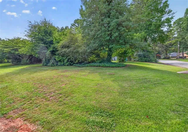 Homes for sale in Lilburn, GA | 1561 Bentwood Dr Sw, Lilburn, GA 30047 | MLS# 7801055