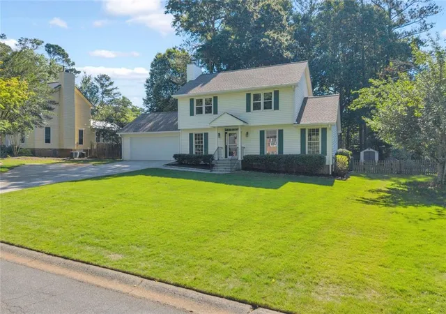 Photo 2 of Sale Pending at 167 Knollwood Dr Nw, Marietta, GA 30064 | MLS# 7787385 | Listing updated on 2026-09-18