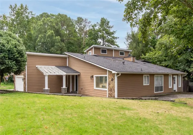 2nd image of 1050 Terramont Dr, Roswell, GA 30076 | MLS# 7729145
