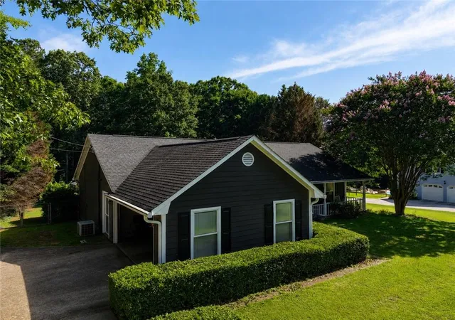 Photo 2 of Single family home for sale at 180 Valley Brk Trl, Jonesboro, GA 30238 | MLS# 7712410 | Listing updated on 2026-08-23