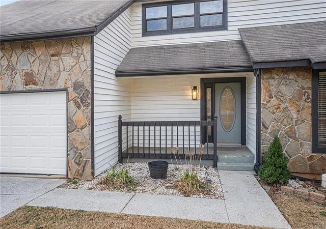 2nd image of 1655 Links Overlook, Stone Mountain, GA 30088 | MLS# 7696543