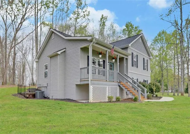 Photo 3 of Sale Pending at 5270 Union Cir, Flowery Branch, GA 30542 | MLS# 7747700 | Listing updated on 2026-08-24