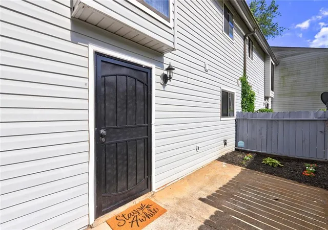 2nd image of 313 Country Club Dr, Jonesboro, GA 30238 | MLS# 7820945