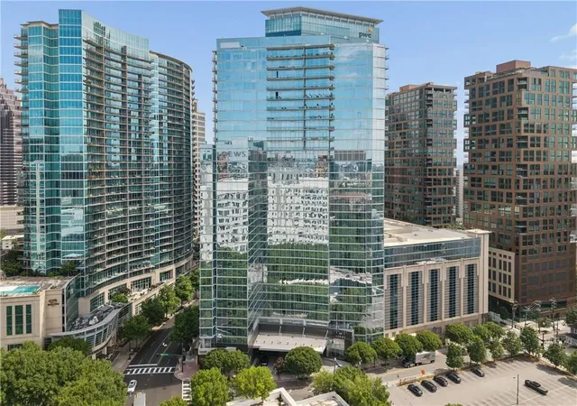 Listing Photo 2 - Condo for sale in building located at 1065 Peachtree St Ne, Atlanta, GA 30309 - Unit #3301