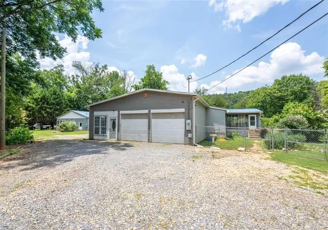 4th image of 1054 Booze Mountain Rd, Lindale, GA 30147 | MLS# 7800145