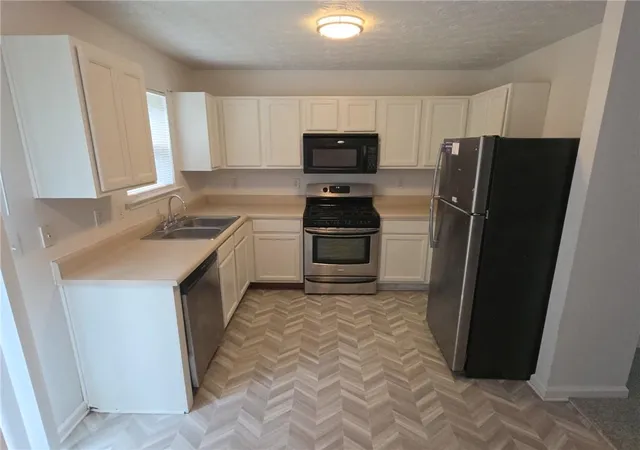 Photo 2 of Single family home for sale at 9432 Lakeview Rd, Union City, GA 30291 | MLS# 7782594 | Listing updated on 2026-09-01