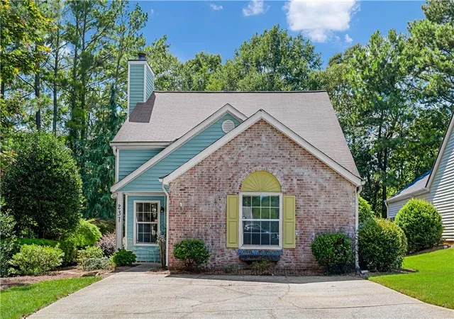 Photo 3 of Single family home for sale at 237 Dennis Dr, Alpharetta, GA 30009 | MLS# 7806609 | Listing updated on 2026-09-10