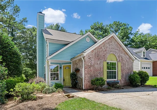 Photo 4 of Single family home for sale at 237 Dennis Dr, Alpharetta, GA 30009 | MLS# 7806609 | Listing updated on 2026-09-10
