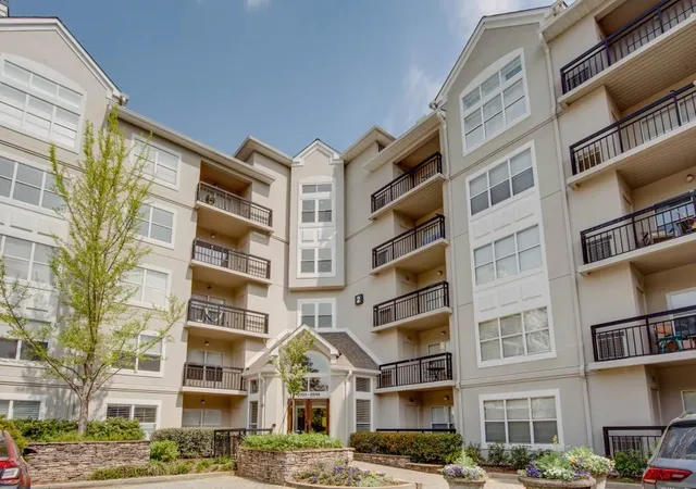 Listing Photo 2 - Condo for sale in building located at 2207 River Grn Dr NW, Atlanta, GA 30327 - Unit #
