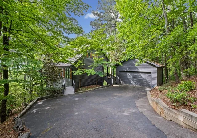 Photo 3 of Single family home for sale at 1888 Valley View Dr, Jasper, GA 30143 | MLS# 7769758 | Listing updated on 2026-08-25
