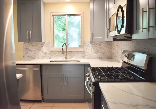 2nd image of 355 Olde Bridge Wy, Johns Creek, GA 30022 | MLS# 7822671
