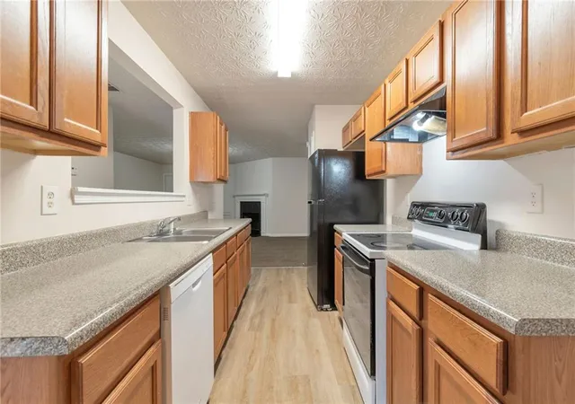 Listing Photo 5 - Condo for sale in building located at 2842 Vining Ridge Ter, Decatur, GA 30034