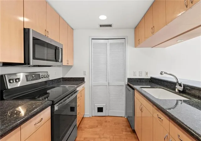 Homes for sale in Atlanta, GA | 3481 Lakeside Dr Ne #902, Atlanta, GA 30326 | MLS# 7734732