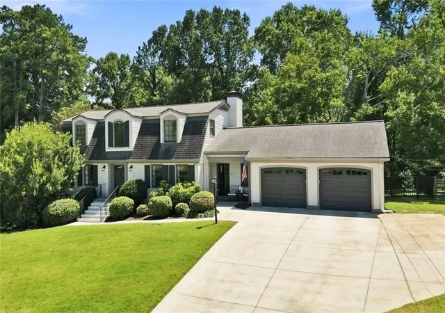Photo 2 of Sale Pending at 241 Angla Dr Se, Smyrna, GA 30082 | MLS# 7825636 | Listing updated on 2026-09-05