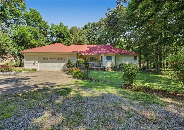 4th image of 1005 County Road 544, Centre, AL 35960 | MLS# 7826280
