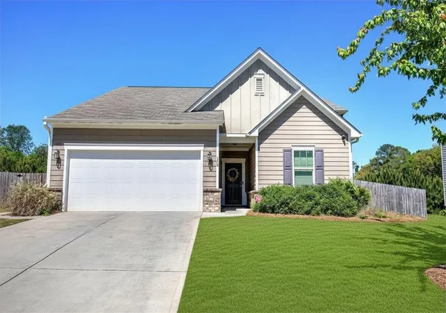 Photo 2 of Single family home for sale at 102 Sorrento Dr Nw, Cartersville, GA 30120 | MLS# 7754281 | Listing updated on 2026-09-09