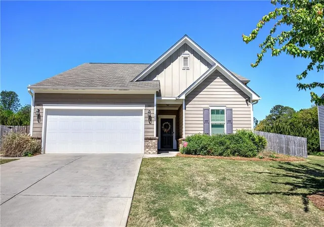 Photo 3 of Single family home for sale at 102 Sorrento Dr Nw, Cartersville, GA 30120 | MLS# 7754281 | Listing updated on 2026-09-09