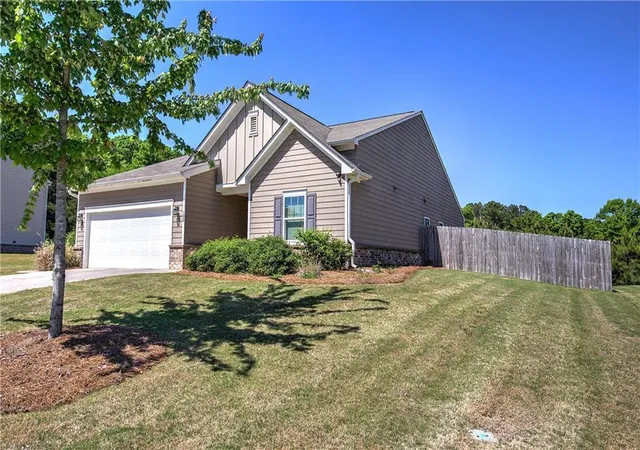 Photo 3 of Single family home for sale at 102 Sorrento Dr NW, Cartersville, GA 30120 | MLS# 7754281 | Listing updated on 2026-09-09