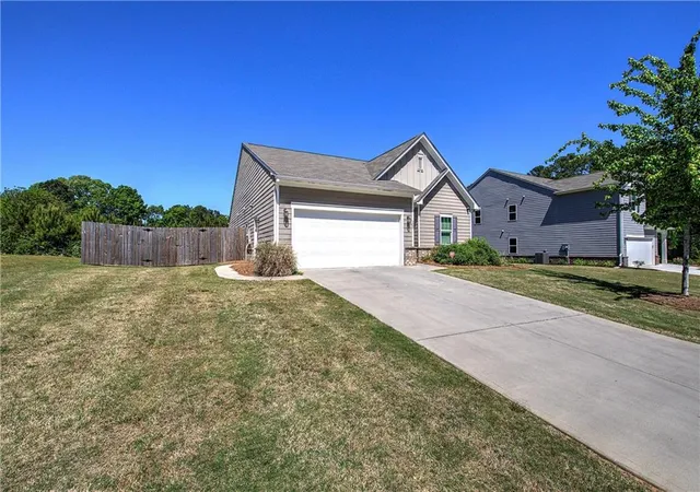 Photo 4 of Single family home for sale at 102 Sorrento Dr NW, Cartersville, GA 30120 | MLS# 7754281 | Listing updated on 2026-09-09