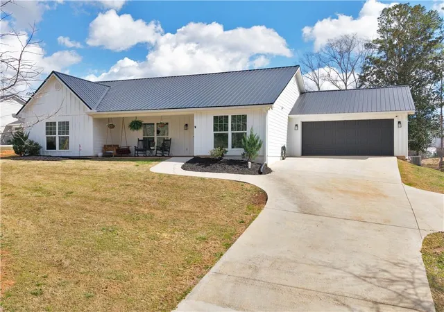 Homes for sale in Tallapoosa, GA | 215 Almon Ave, Tallapoosa, GA 30176 | MLS# 7723993