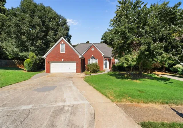 Photo 3 of Single family home for sale at 1000 Georgian Hills Dr, Lawrenceville, GA 30045 | MLS# 7829878 | Listing updated on 2026-09-12