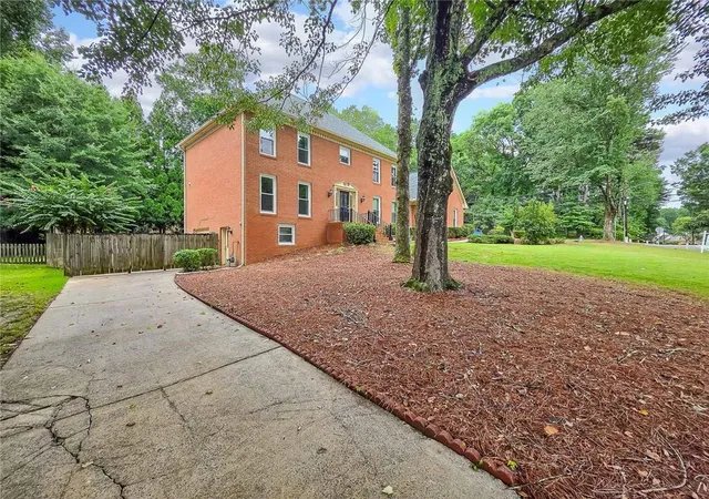 Photo 3 of Single family home for sale at 5616 Broxton Cir, Peachtree Corners, GA 30092 | MLS# 7808038 | Listing updated on 2026-09-10