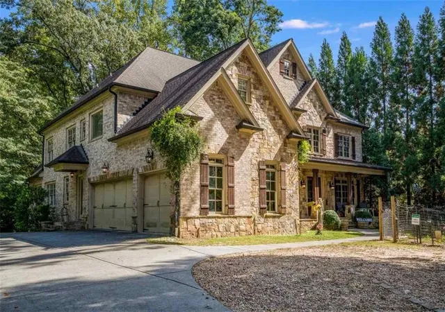 Photo 2 of Single family home for sale at 3809 Wieuca Rd Ne, Atlanta, GA 30342 | MLS# 7821556 | Listing updated on 2026-08-16