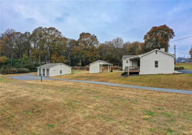 Photo 1 of Single family home for sale at 5125 Dahlonega Hwy, Cumming, GA 30028 | MLS# 7796283 | Listing updated on 2026-09-29