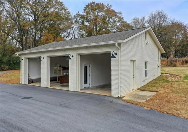 Photo 2 of Single family home for sale at 5125 Dahlonega Hwy, Cumming, GA 30028 | MLS# 7796283 | Listing updated on 2026-09-29