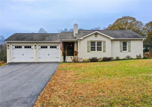 Photo 3 of Single family home for sale at 5125 Dahlonega Hwy, Cumming, GA 30028 | MLS# 7796283 | Listing updated on 2026-09-29
