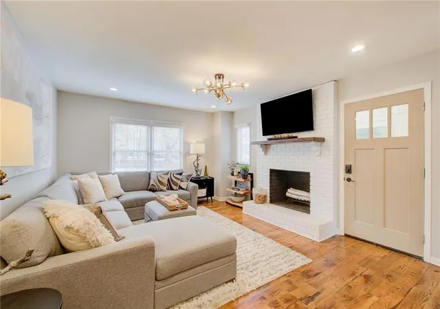 Photo 4 of Single family home for sale at 5125 Dahlonega Hwy, Cumming, GA 30028 | MLS# 7796283 | Listing updated on 2026-09-29