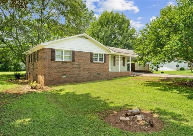 1st image of 126 Kinman Rd Sw, Calhoun, GA 30701 | MLS# 7805056