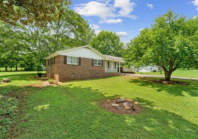 2nd image of 126 Kinman Rd Sw, Calhoun, GA 30701 | MLS# 7805056