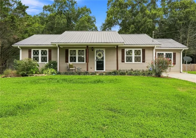 Photo 1 of Single family home for sale at 1015 Erwin Hl Church Rd Se, Calhoun, GA 30701 | MLS# 7817241 | Listing updated on 2026-08-16