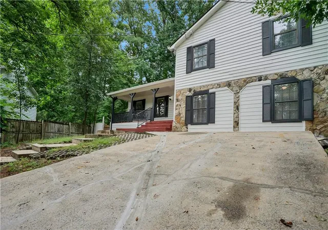 Photo 3 of Single family home for sale at 4960 Cold Springs Dr NW, Lilburn, GA 30047 | MLS# 7815948 | Listing updated on 2026-09-18