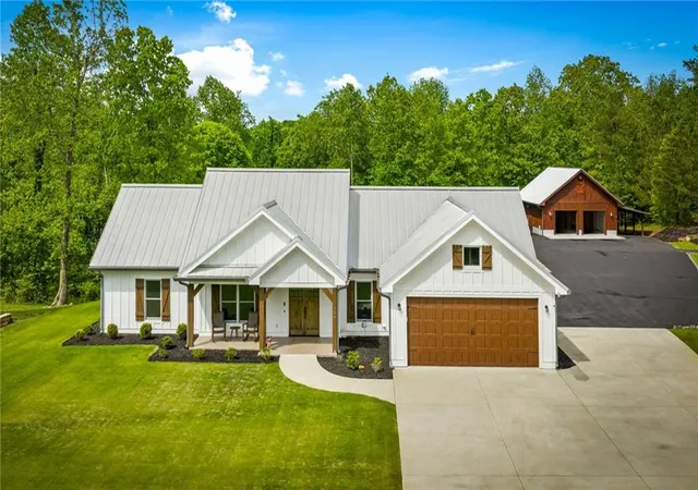 Photo 3 of Single family home for sale at 704 Town Crk Church Rd, Talking Rock, GA 30175 | MLS# 7772921 | Listing updated on 2026-08-22
