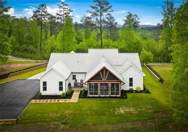 Photo 4 of Single family home for sale at 704 Town Crk Church Rd, Talking Rock, GA 30175 | MLS# 7772921 | Listing updated on 2026-08-22