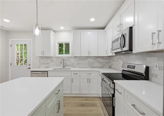Photo 4 of Sale Pending at 353 Roxbury Dr, Riverdale, GA 30274 | MLS# 7806047 | Listing updated on 2026-08-31