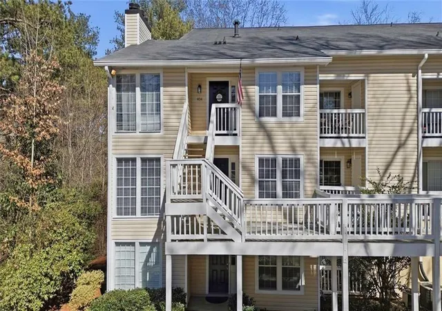 Photo 3 of Condo for sale at 402 Se Countryside Pl #402, Smyrna, GA 30080 | MLS# 7808427 | Listing updated on 2026-08-30