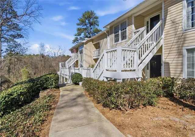 Listing Photo 5 - Condo for sale in building located at 402 SE Countryside Pl SE, Smyrna, GA 30080 - Unit #402