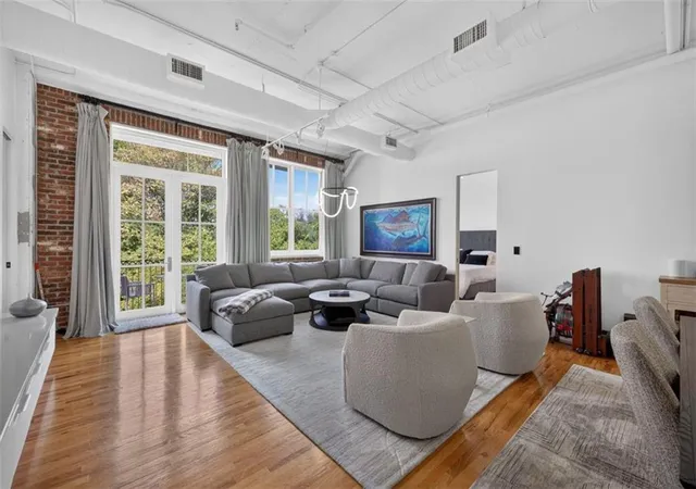 Photo 2 of Condo for sale at 3235 Roswell Rd Ne #602, Atlanta, GA 30305 | MLS# 7825617 | Listing updated on 2026-08-29