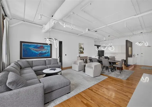 Photo 3 of Condo for sale at 3235 Roswell Rd Ne #602, Atlanta, GA 30305 | MLS# 7825617 | Listing updated on 2026-08-29