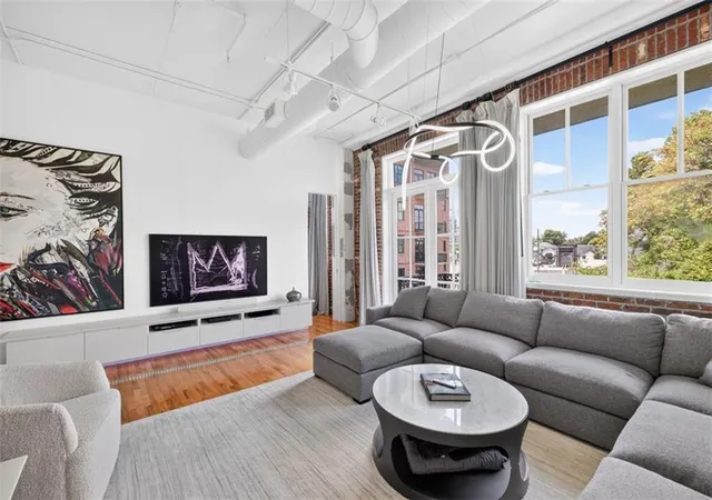 Photo 4 of Condo for sale at 3235 Roswell Rd Ne #602, Atlanta, GA 30305 | MLS# 7825617 | Listing updated on 2026-08-29