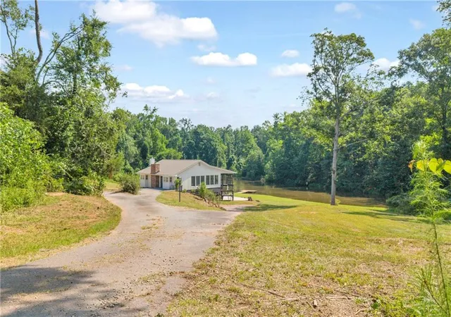 Homes for sale in Williamson, GA | 230 N Rover Rd, Williamson, GA 30292 | MLS# 7799787