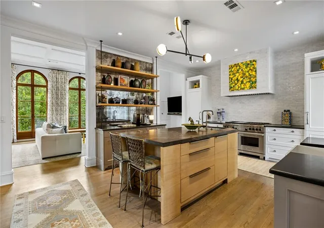 Photo 2 of Sale Pending at 2288 Peachtree Rd NW #16, Atlanta, GA 30309 | MLS# 7821956 | Listing updated on 2026-08-26