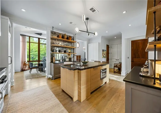 Photo 3 of Sale Pending at 2288 Peachtree Rd NW #16, Atlanta, GA 30309 | MLS# 7821956 | Listing updated on 2026-08-26
