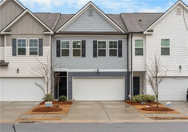 Photo 1 of Townhouse for sale at 32 Huntley Tr, Hoschton, GA 30548 | MLS# 7786041 | Listing updated on 2026-10-18